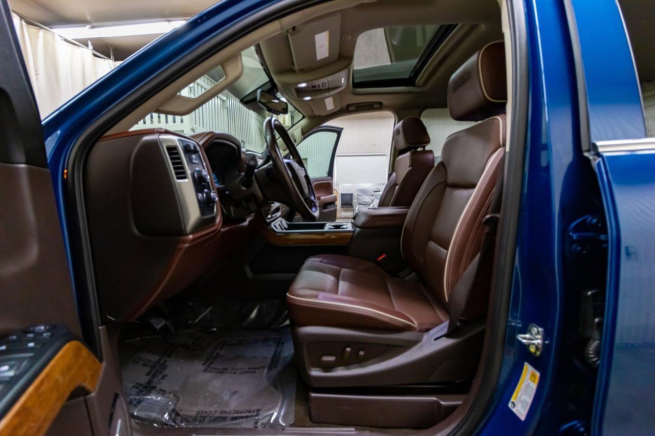 2018 Chevrolet Silverado 3500HD 4x4 Crew Cab High Country Diesel Leather Roof Nav Red Deer AB