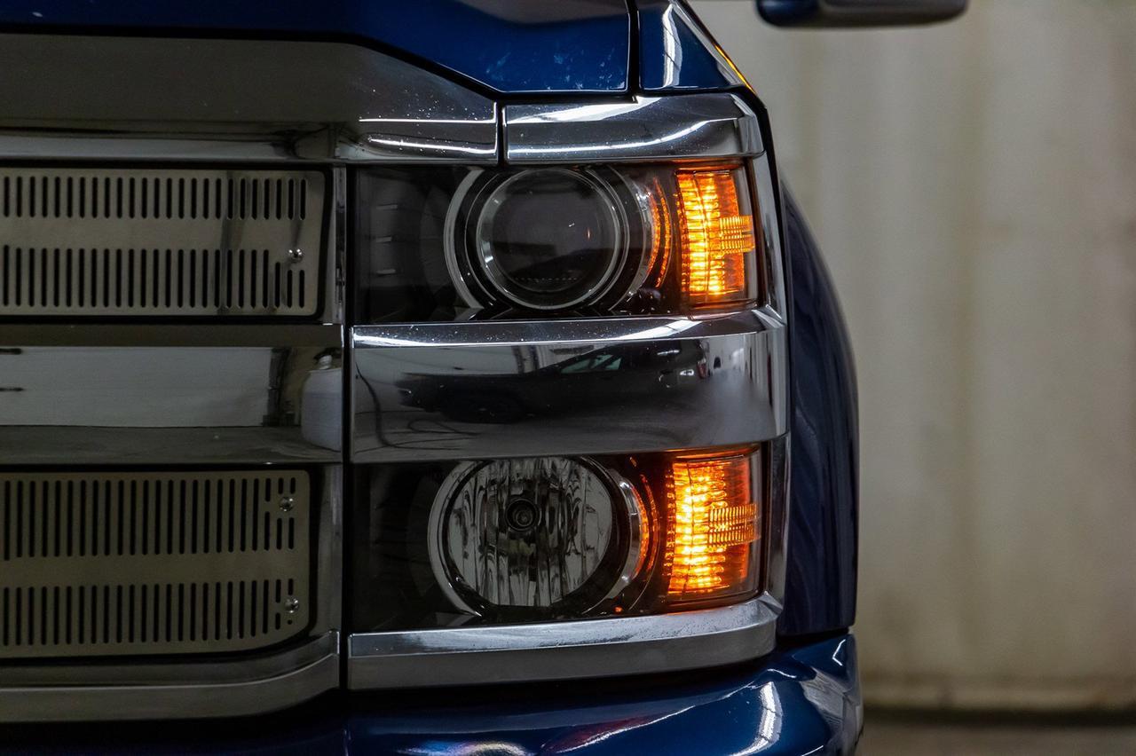 2018 Chevrolet Silverado 3500HD 4x4 Crew Cab High Country Diesel Leather Roof Nav Red Deer AB