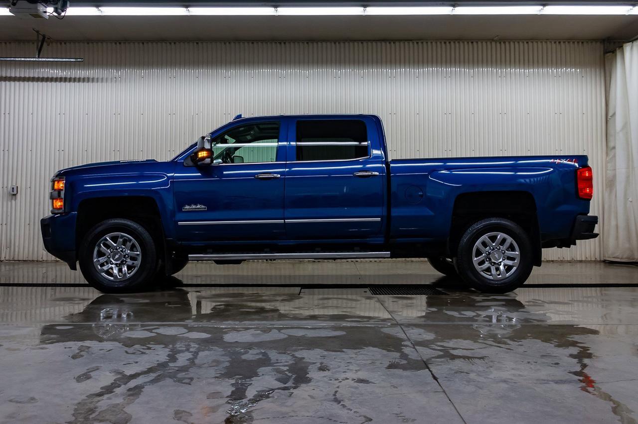 2018 Chevrolet Silverado 3500HD 4x4 Crew Cab High Country Diesel Leather Roof Nav Red Deer AB