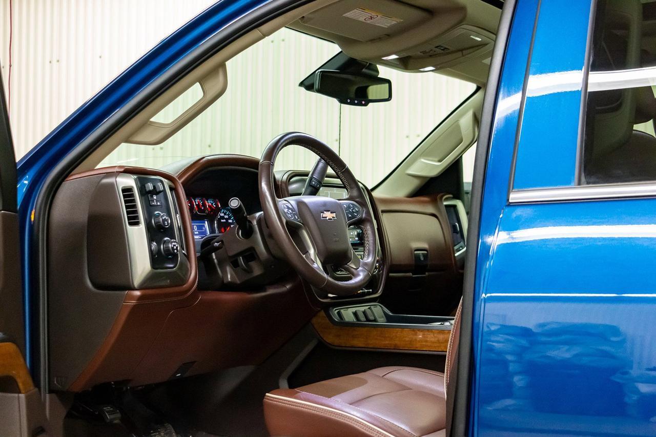 2018 Chevrolet Silverado 3500HD 4x4 Crew Cab High Country Diesel Leather Roof Nav Red Deer AB