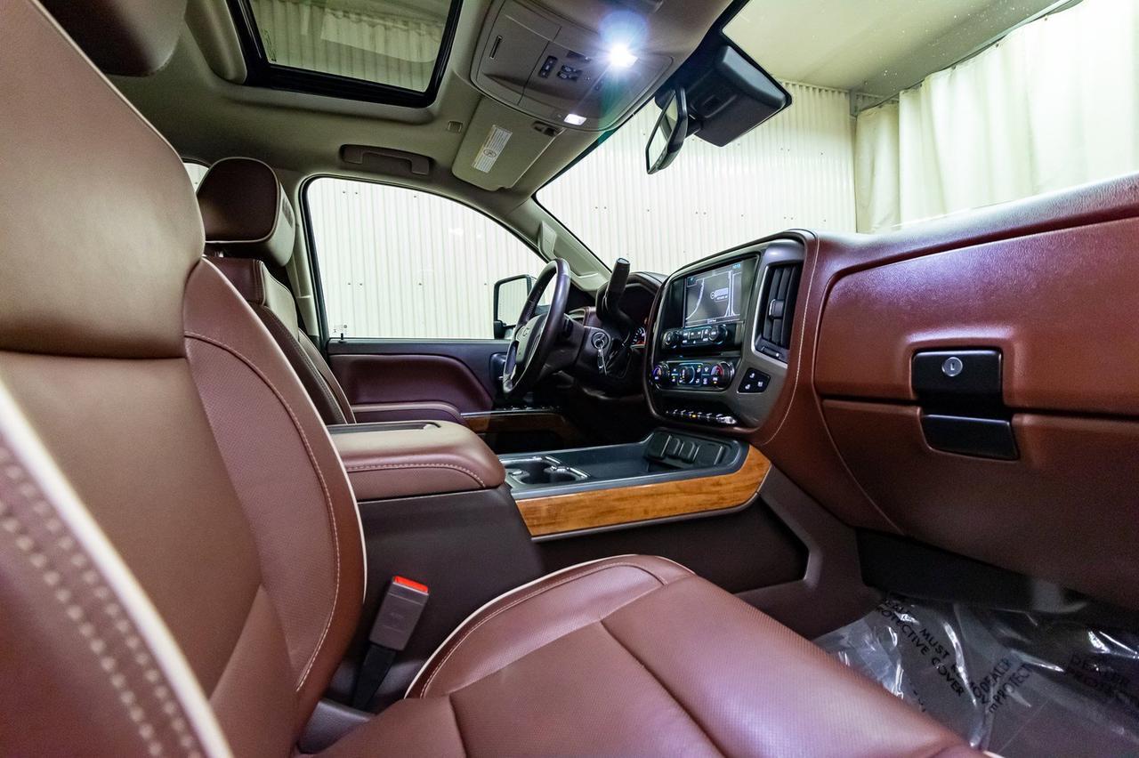 2018 Chevrolet Silverado 3500HD 4x4 Crew Cab High Country Diesel Leather Roof Nav Red Deer AB