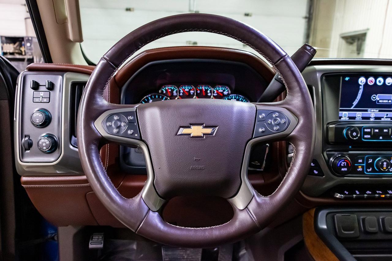 2018 Chevrolet Silverado 3500HD 4x4 Crew Cab High Country Diesel Leather Roof Nav Red Deer AB