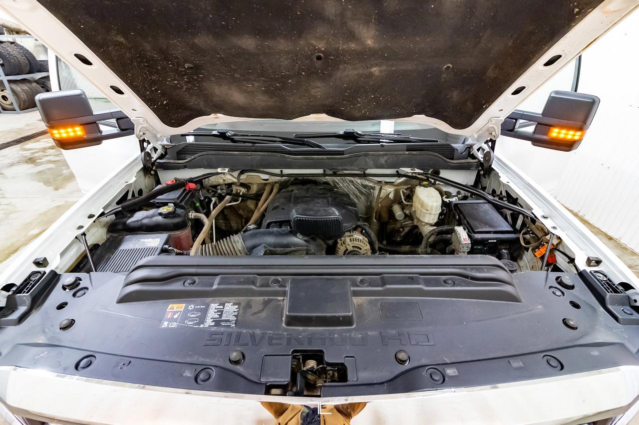 2018 Chevrolet Silverado 3500HD 4x4 Crew Cab LT Deck Red Deer AB