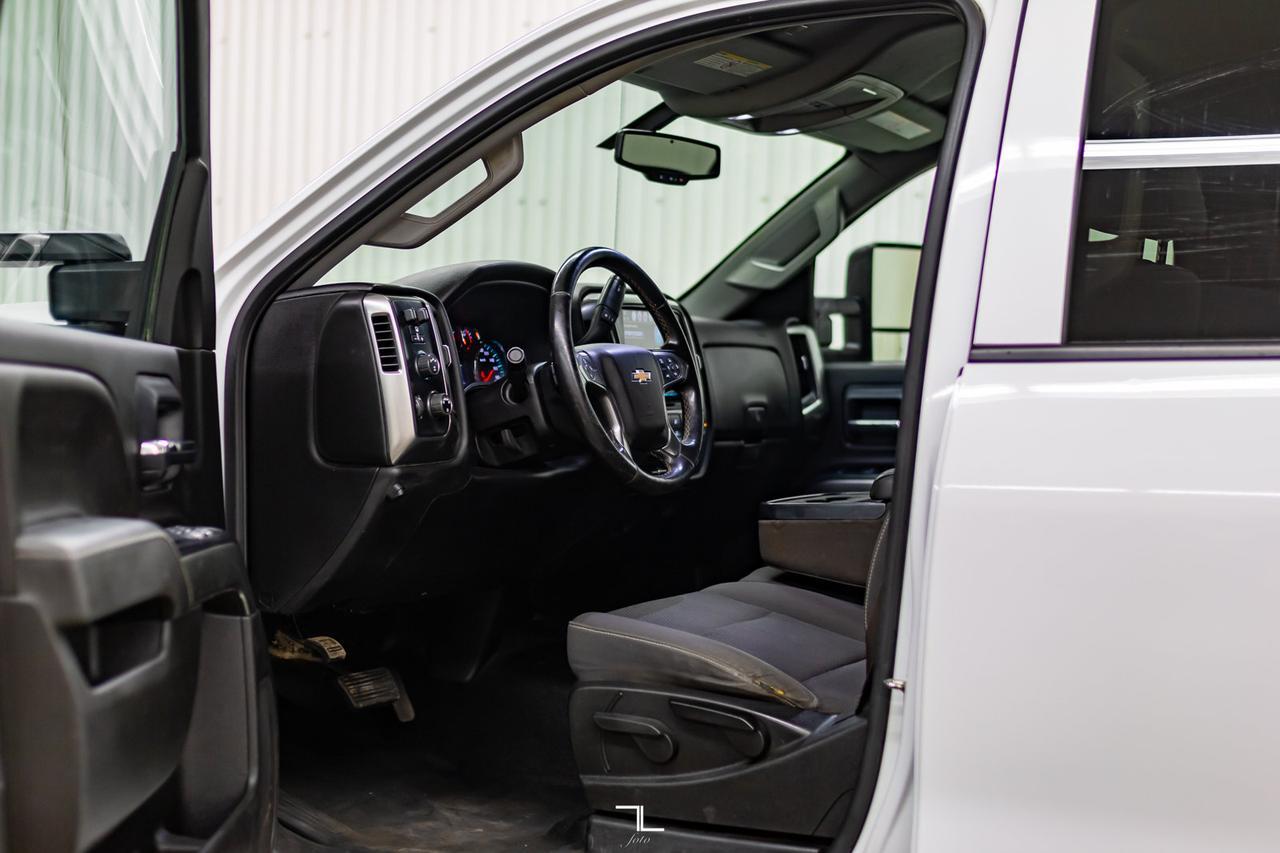 2018 Chevrolet Silverado 3500HD 4x4 Crew Cab LT Deck Red Deer AB