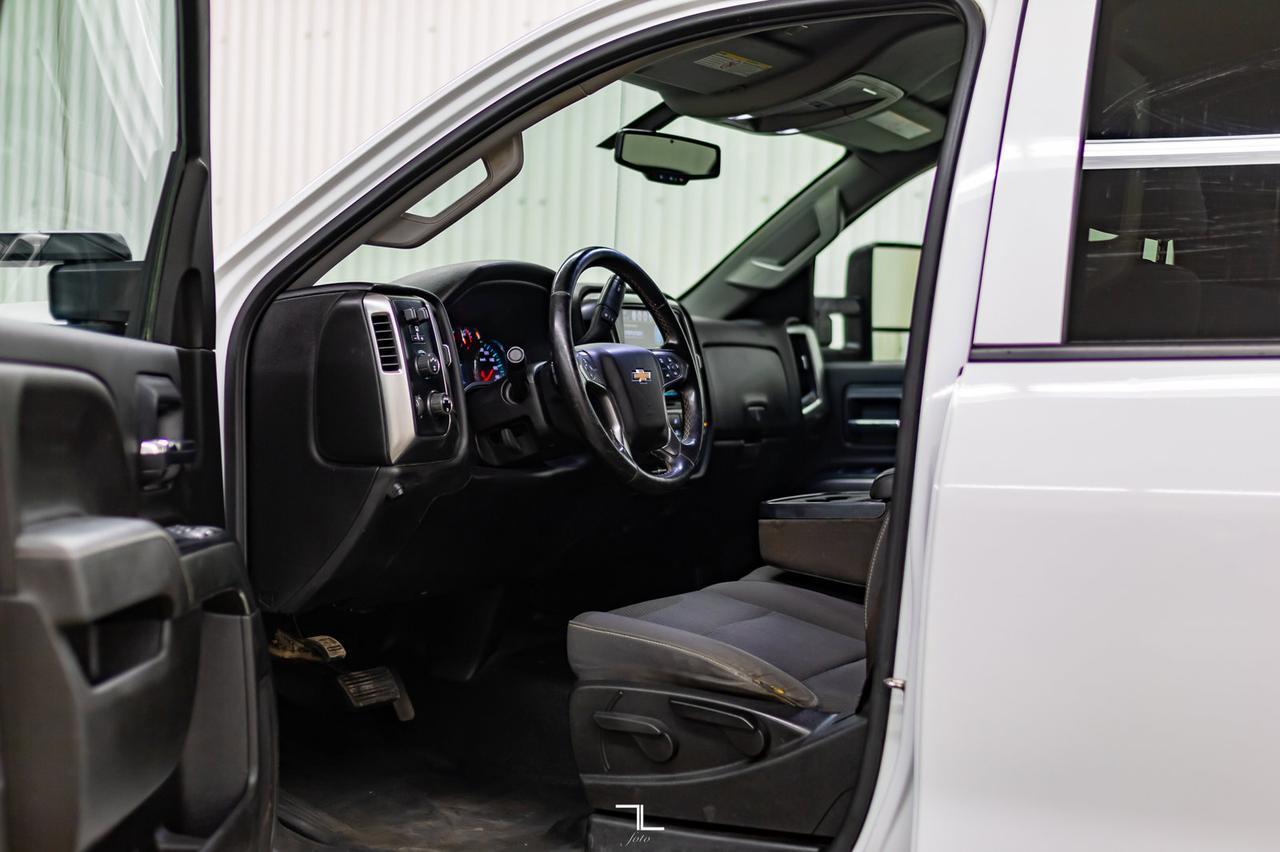 2018 Chevrolet Silverado 3500HD 4x4 Crew Cab LT Deck Red Deer AB