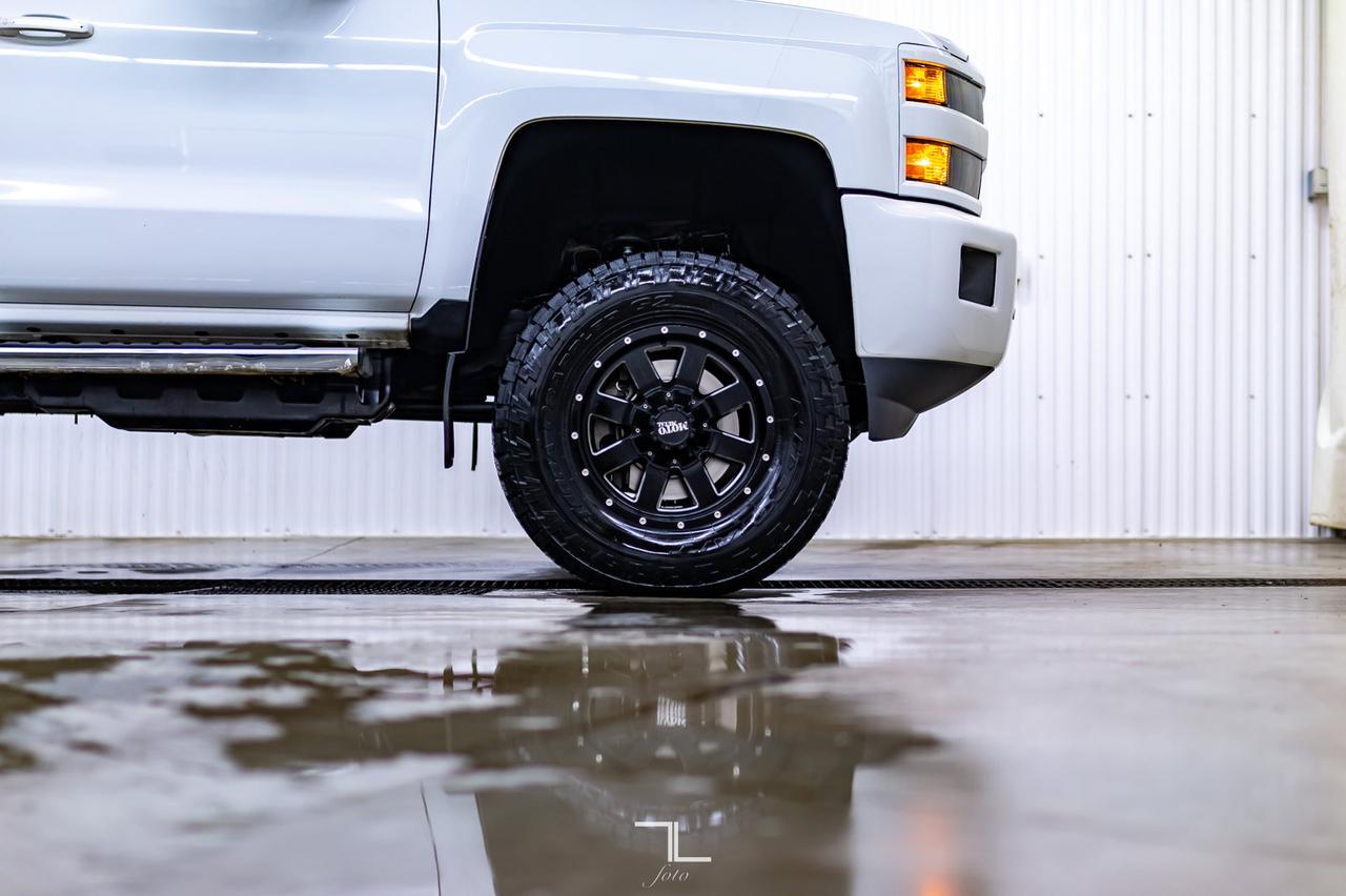 2018 Chevrolet Silverado 3500HD 4x4 Crew Cab LT Z71 Diesel Leather Nav 6&quot; Lift Red Deer AB