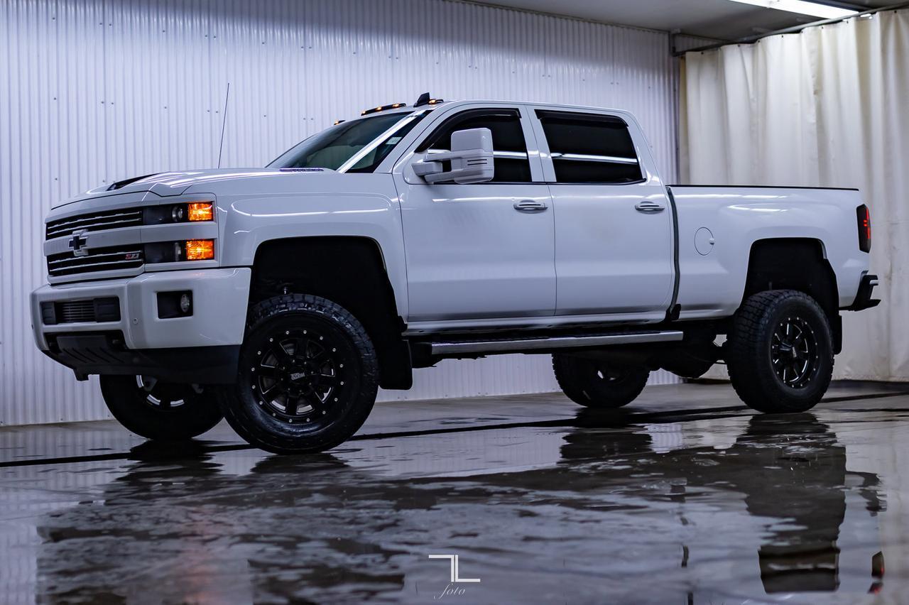 2018 Chevrolet Silverado 3500HD 4x4 Crew Cab LT Z71 Diesel Leather Nav 6&quot; Lift Red Deer AB