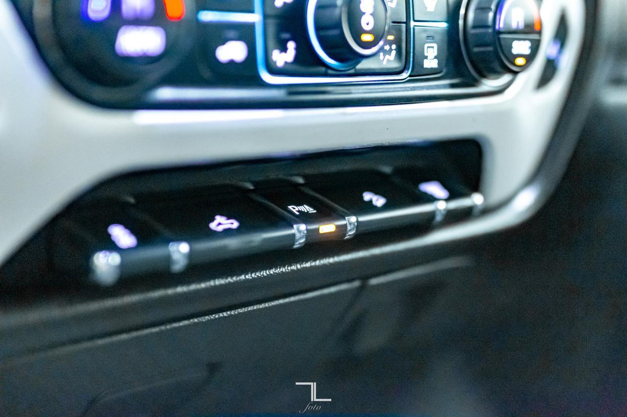 2018 Chevrolet Silverado 3500HD 4x4 Crew Cab LT Z71 Diesel Leather Nav 6&quot; Lift Red Deer AB