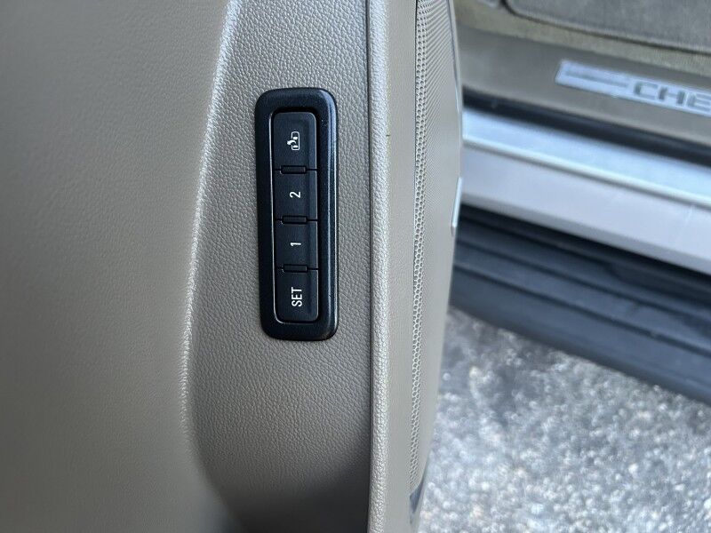 2018 Chevrolet Suburban LT - FROM CALIFORNIA - SPOTLESS FRAME Whitinsville MA