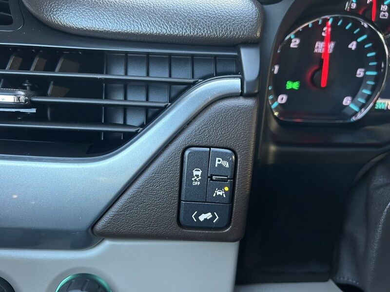 2018 Chevrolet Suburban LT - FROM CALIFORNIA - SPOTLESS FRAME Whitinsville MA