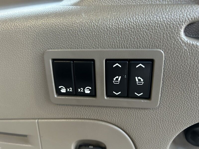 2018 Chevrolet Suburban LT - FROM CALIFORNIA - SPOTLESS FRAME Whitinsville MA