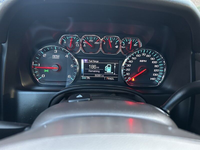 2018 Chevrolet Suburban LT - FROM CALIFORNIA - SPOTLESS FRAME Whitinsville MA