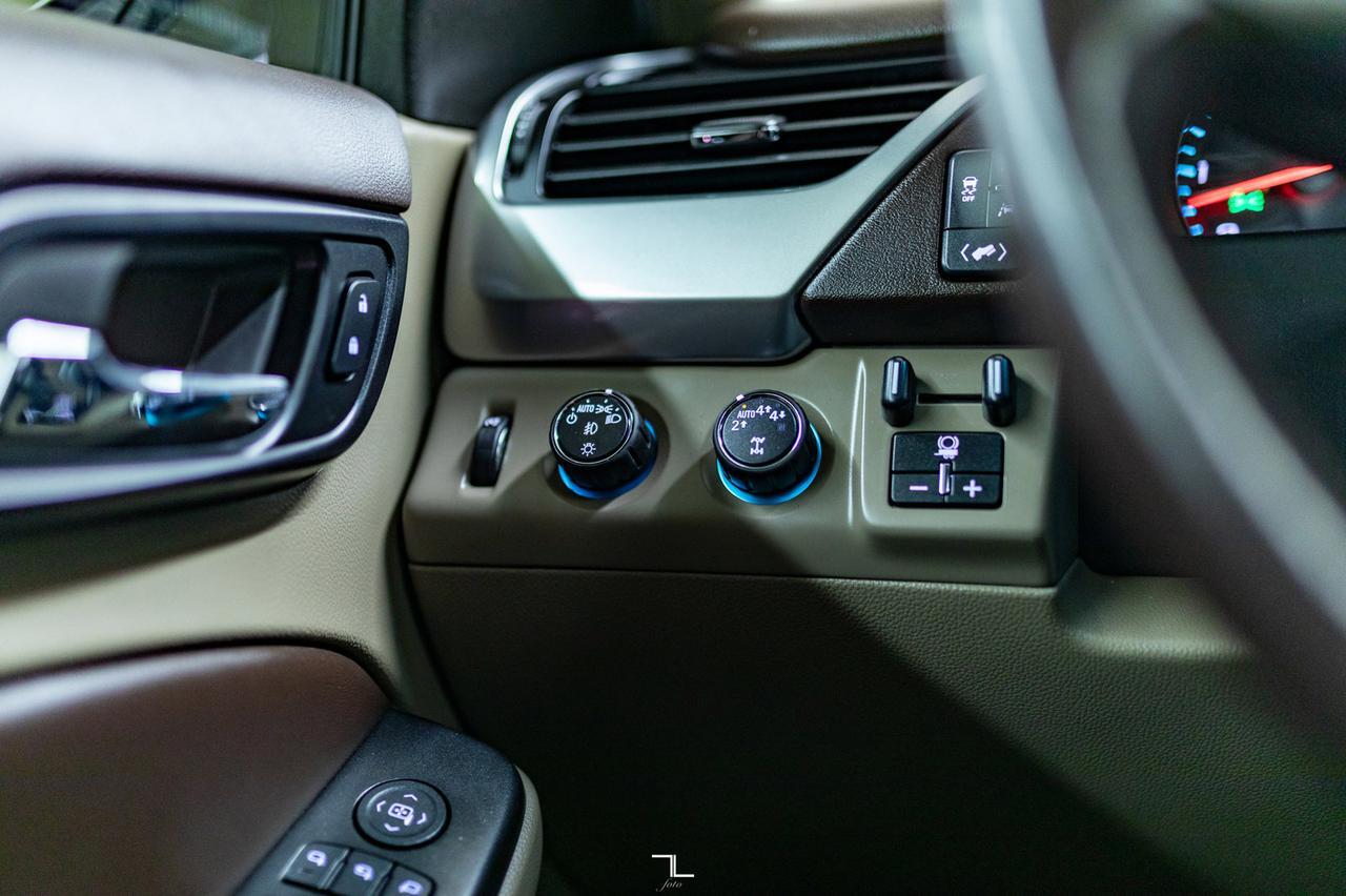 2018 Chevrolet Tahoe 4x4 LT Sport Leather Roof Nav BCam Red Deer AB