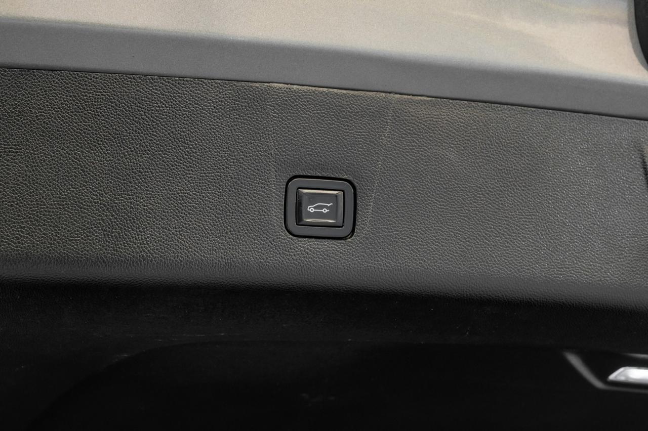 2018 Chevrolet Traverse PREMIER BLIND SPOT ASSIST LANE DEPARTURE FORWARD COLLISION ALERT Carrollton TX