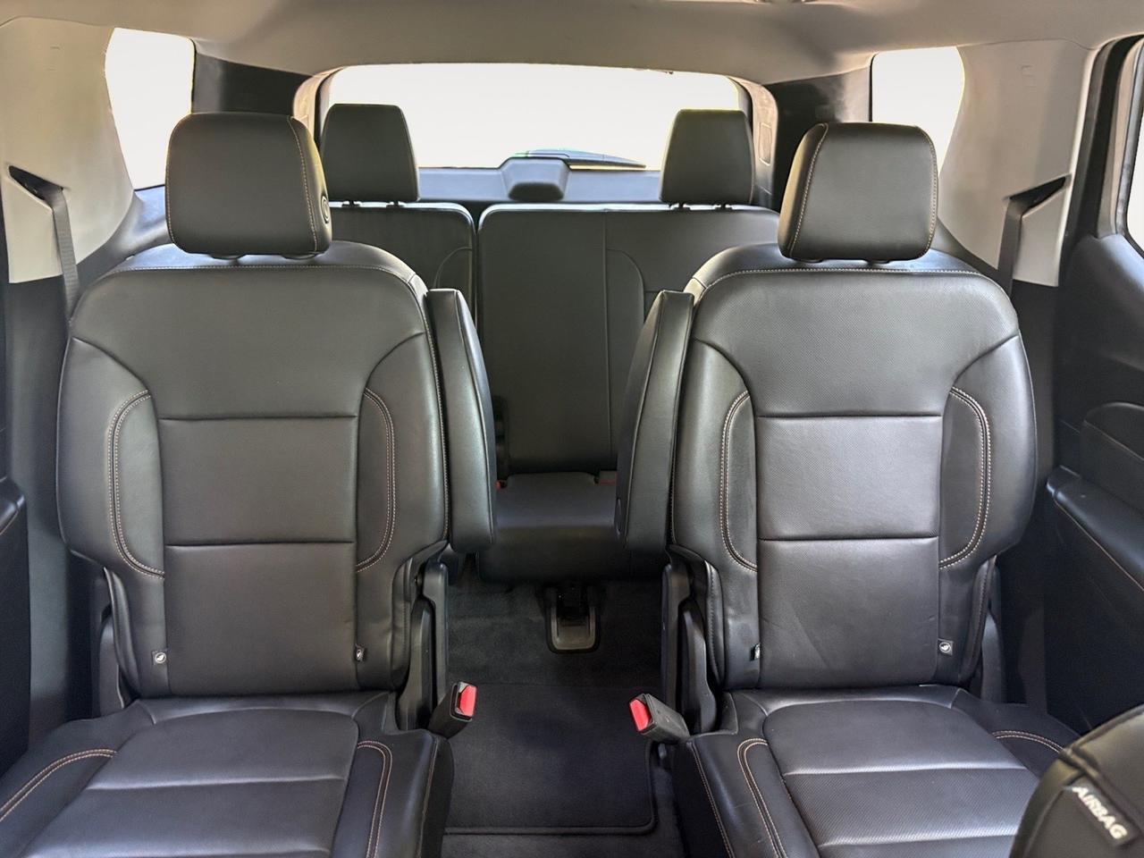 2018 Chevrolet Traverse Premier, POWER LIFTGATE, 3RD ROW SEATS, TWIN SUNROOFS, BLIND SPOT ALERT, FORWARD COLLISION, HEATED & COOLING SEATS, 360 BACKUP CAMERA, WIRELESS CHARGING PAD, 2ND ROW HEATED SEATS, APPLE CARPLAY/ANDROID AUTO, THIS SUV HAS IT ALL! Virginia Beach VA