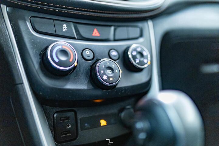 2018 Chevrolet Trax AWD LT Leather Roof BCam Red Deer AB 2018 Chevrolet Trax AWD LT Leather Roof BCam Red Deer AB