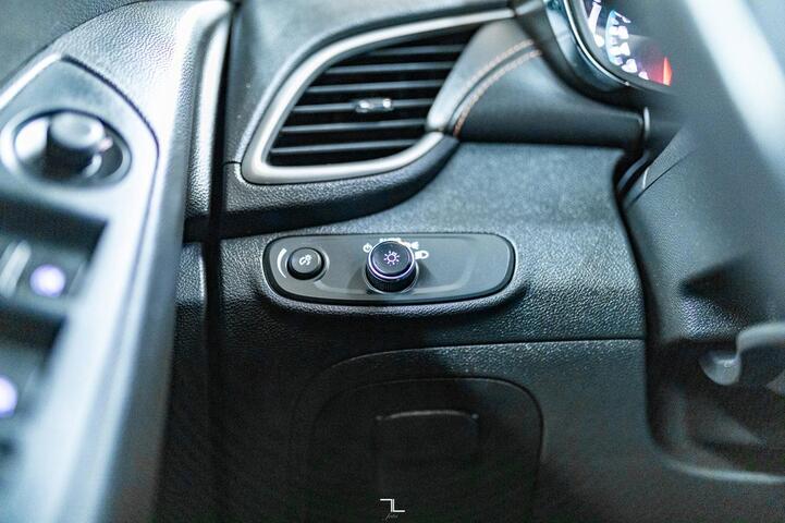 2018 Chevrolet Trax AWD LT Leather Roof BCam Red Deer AB 2018 Chevrolet Trax AWD LT Leather Roof BCam Red Deer AB