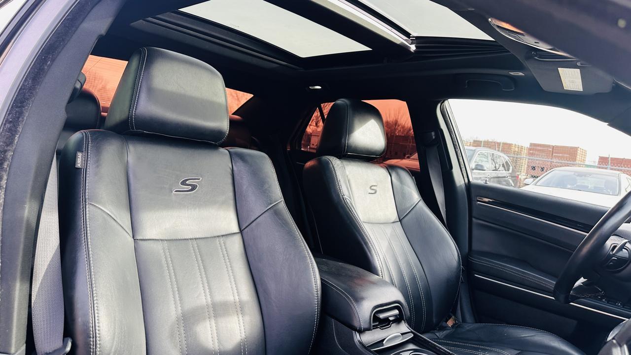 2018 Chrysler 300 300S moon roof Dallas TX