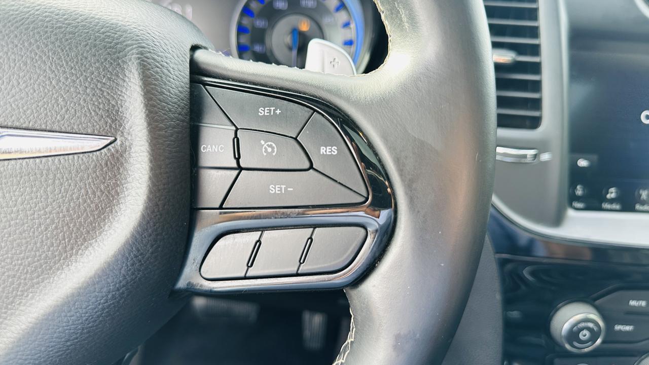 2018 Chrysler 300 300S moon roof Dallas TX