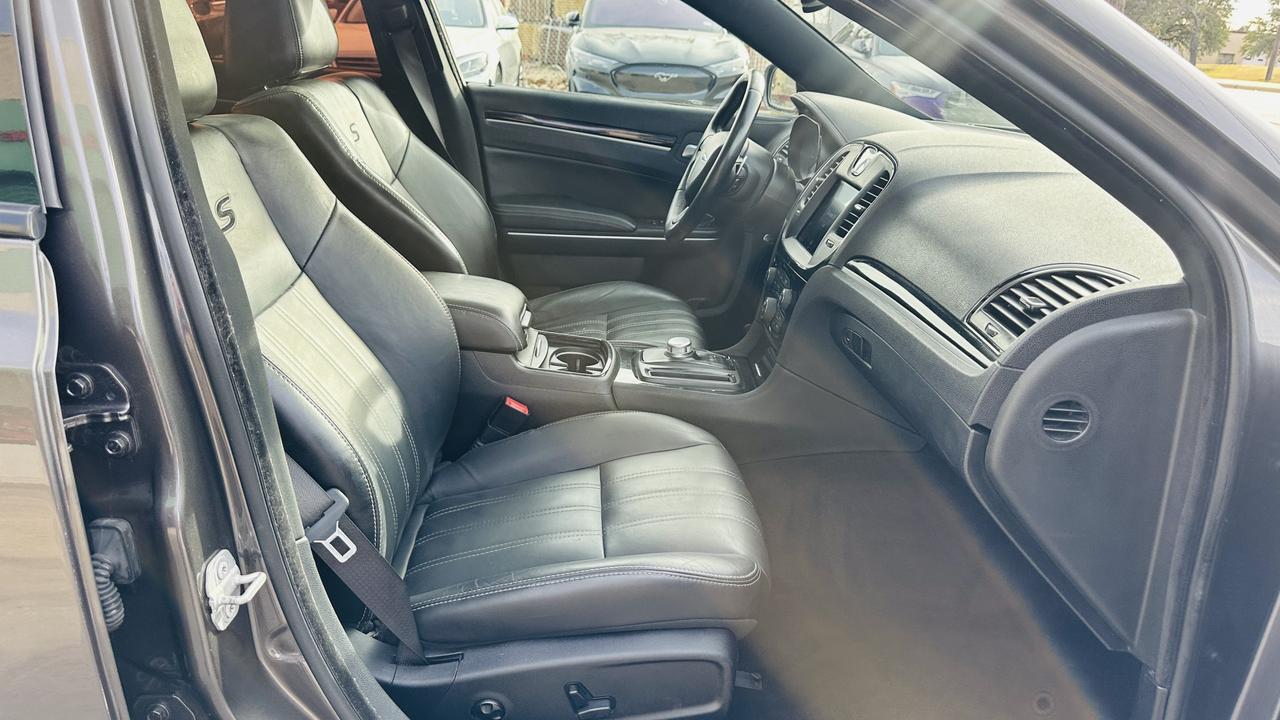 2018 Chrysler 300 300S moon roof Dallas TX