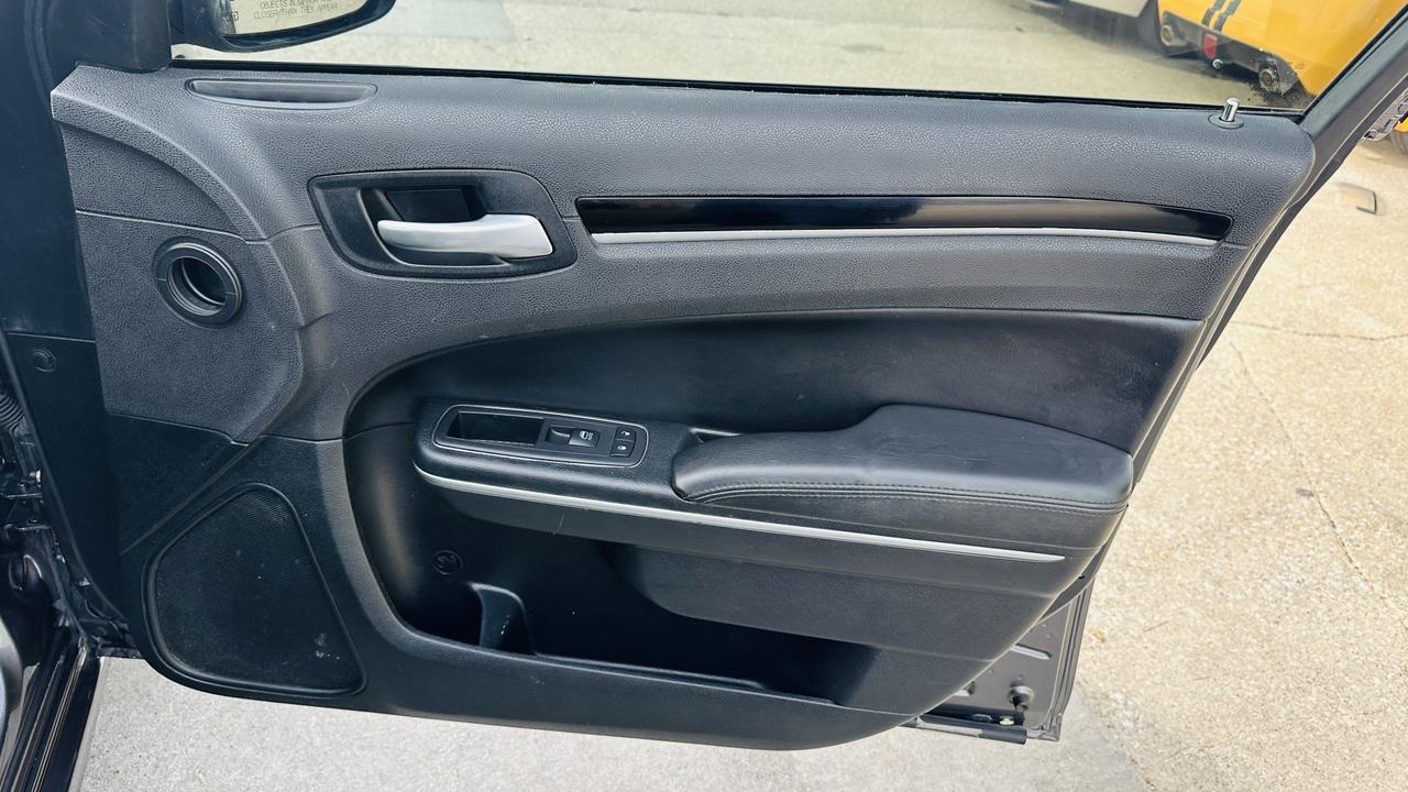 2018 Chrysler 300 300S moon roof Dallas TX