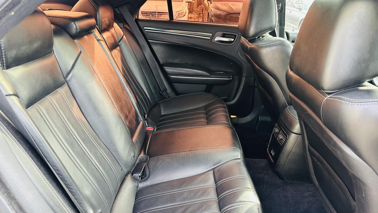 2018 Chrysler 300 300S moon roof Dallas TX