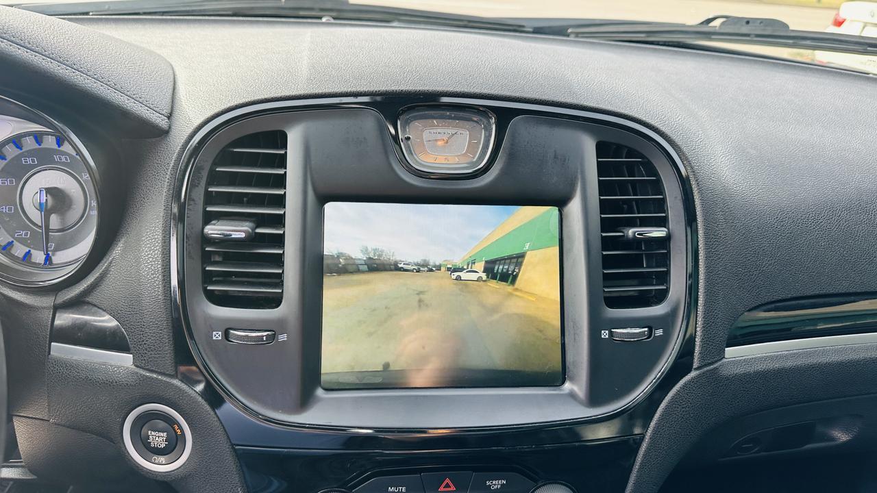 2018 Chrysler 300 300S moon roof Dallas TX