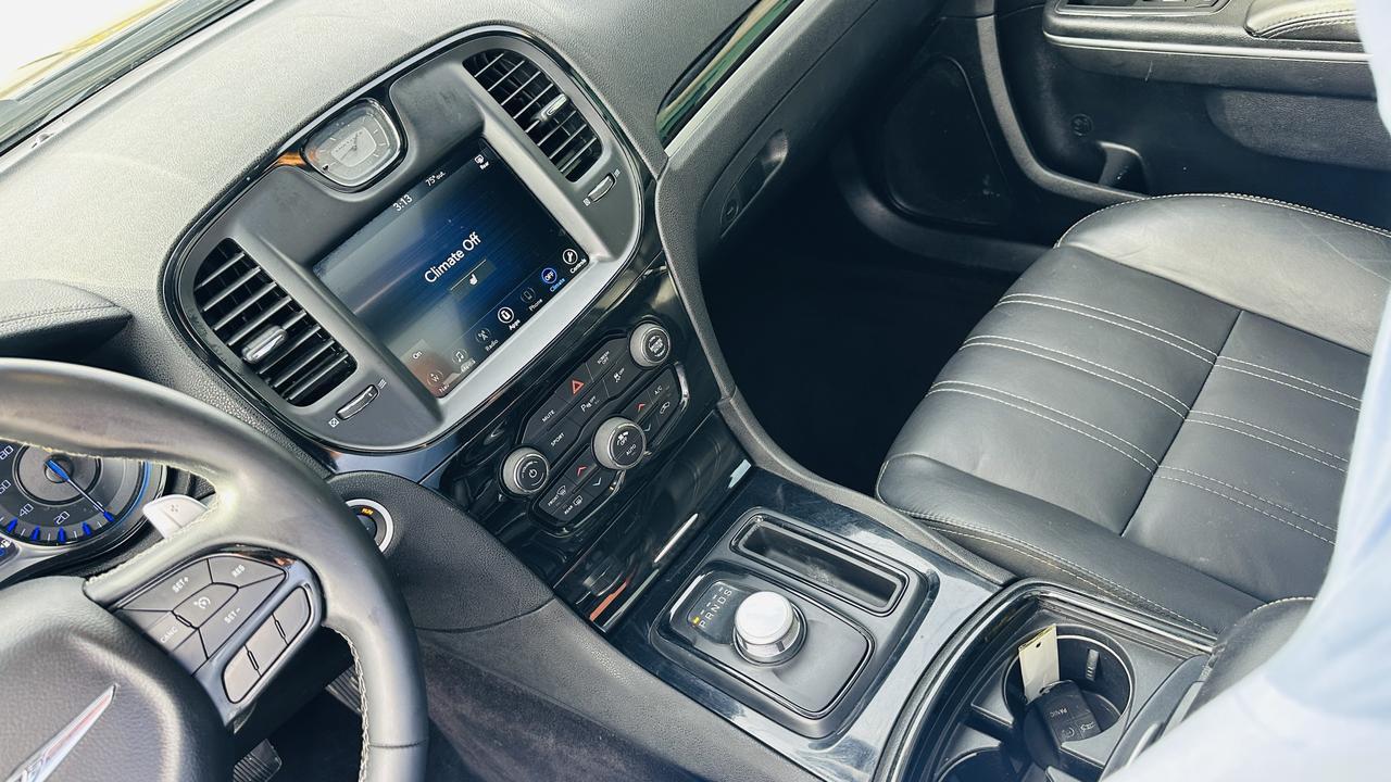 2018 Chrysler 300 300S moon roof Dallas TX