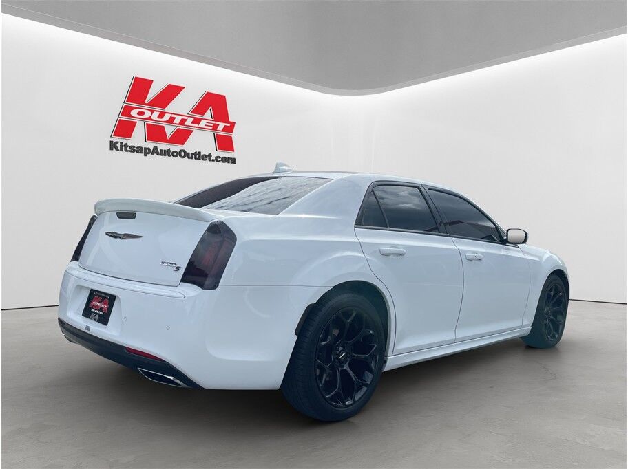 2018 Chrysler 300 300S Sedan 4D