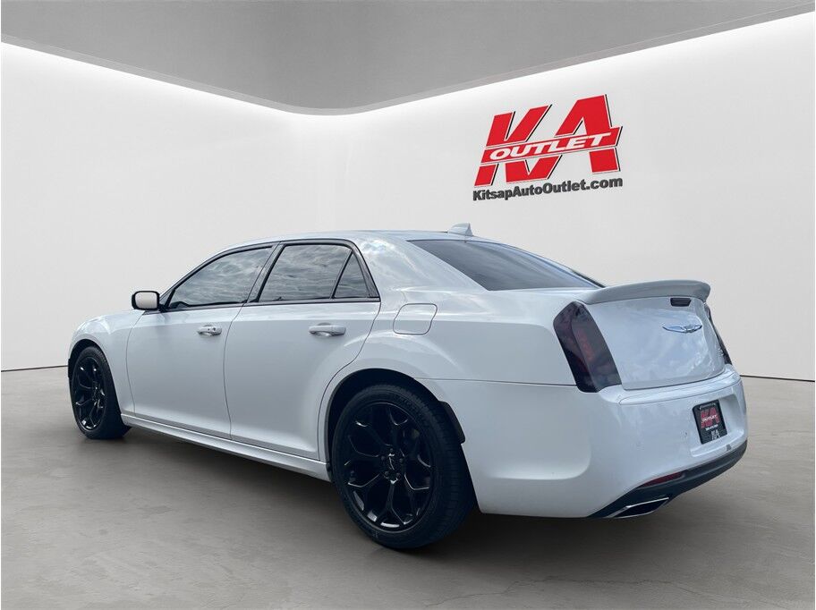 2018 Chrysler 300 300S Sedan 4D