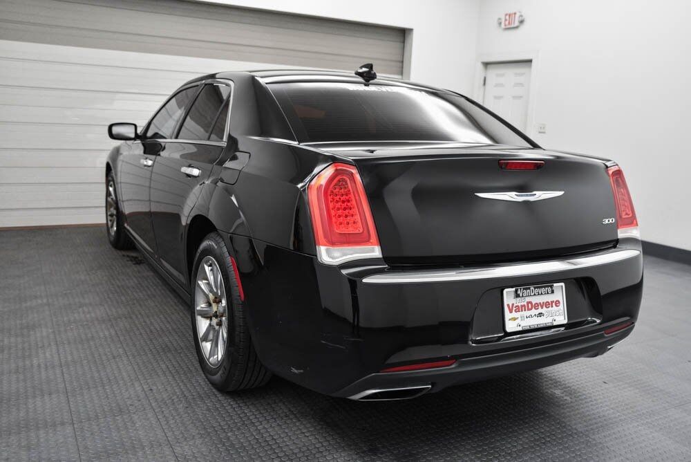 2018 Chrysler 300 Touring Akron OH