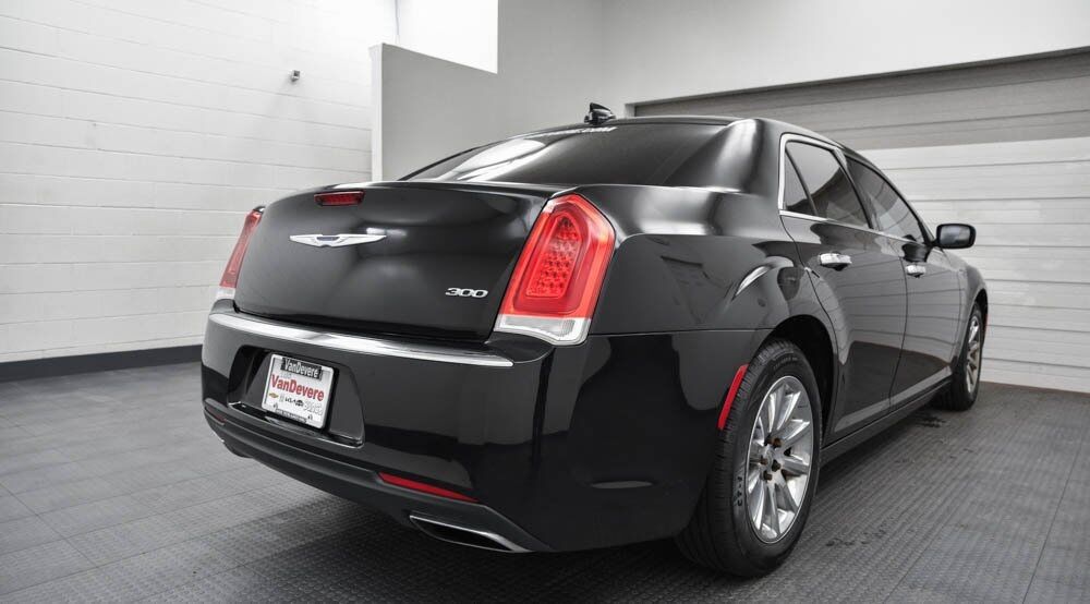 2018 Chrysler 300 Touring Akron OH