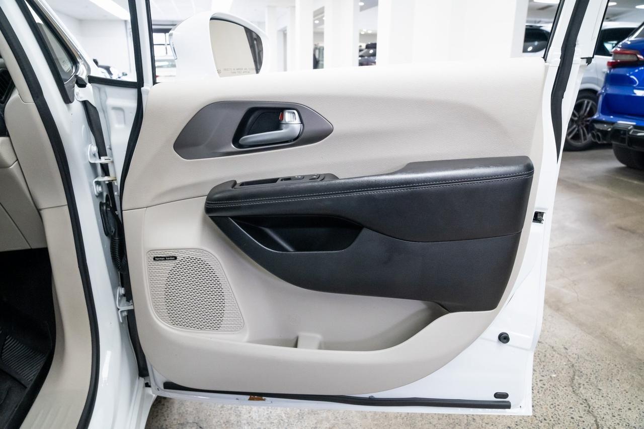 2018 Chrysler Pacifica Hybrid Limited 3rd Row Seating Pano Roof Portland OR