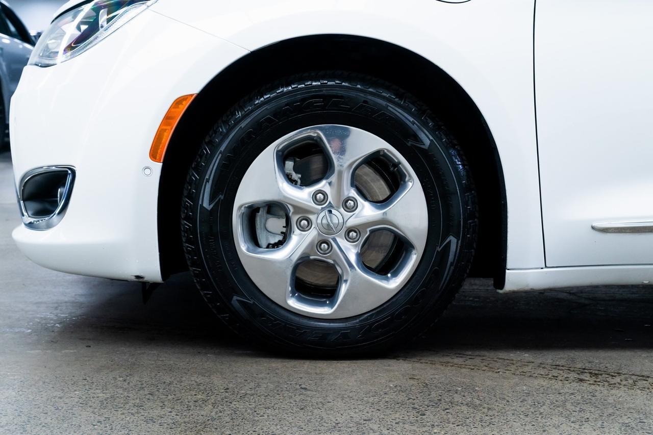 2018 Chrysler Pacifica Hybrid Limited 3rd Row Seating Pano Roof Portland OR