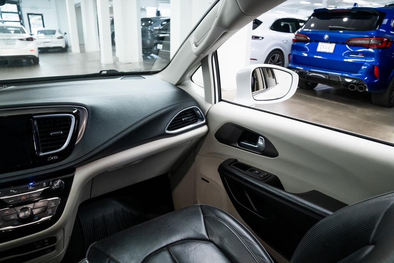 2018 Chrysler Pacifica Hybrid Limited 3rd Row Seating Pano Roof Portland OR