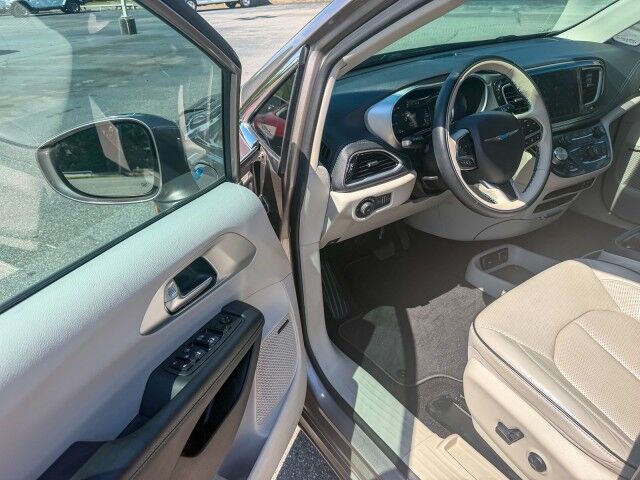 2018 Chrysler Pacifica Hybrid Limited Conover NC