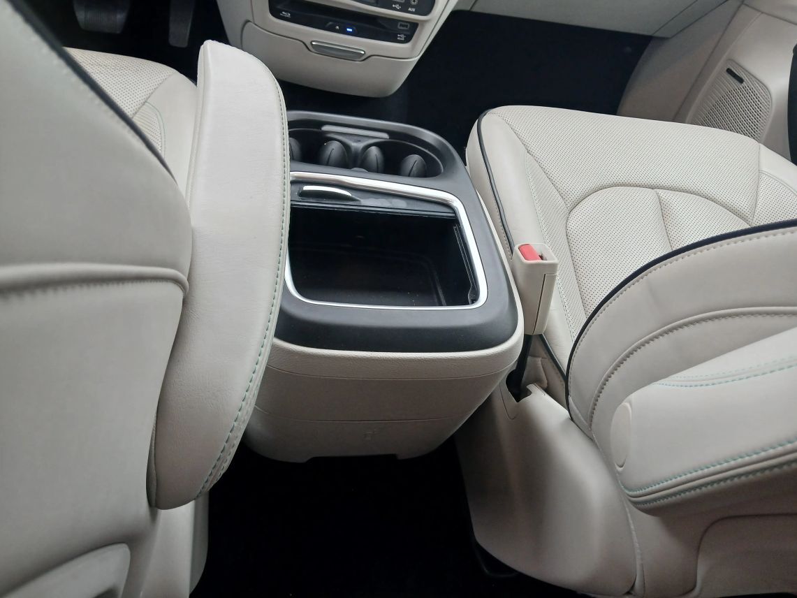 2018 Chrysler Pacifica Hybrid Limited Minivan 4D Maitland FL