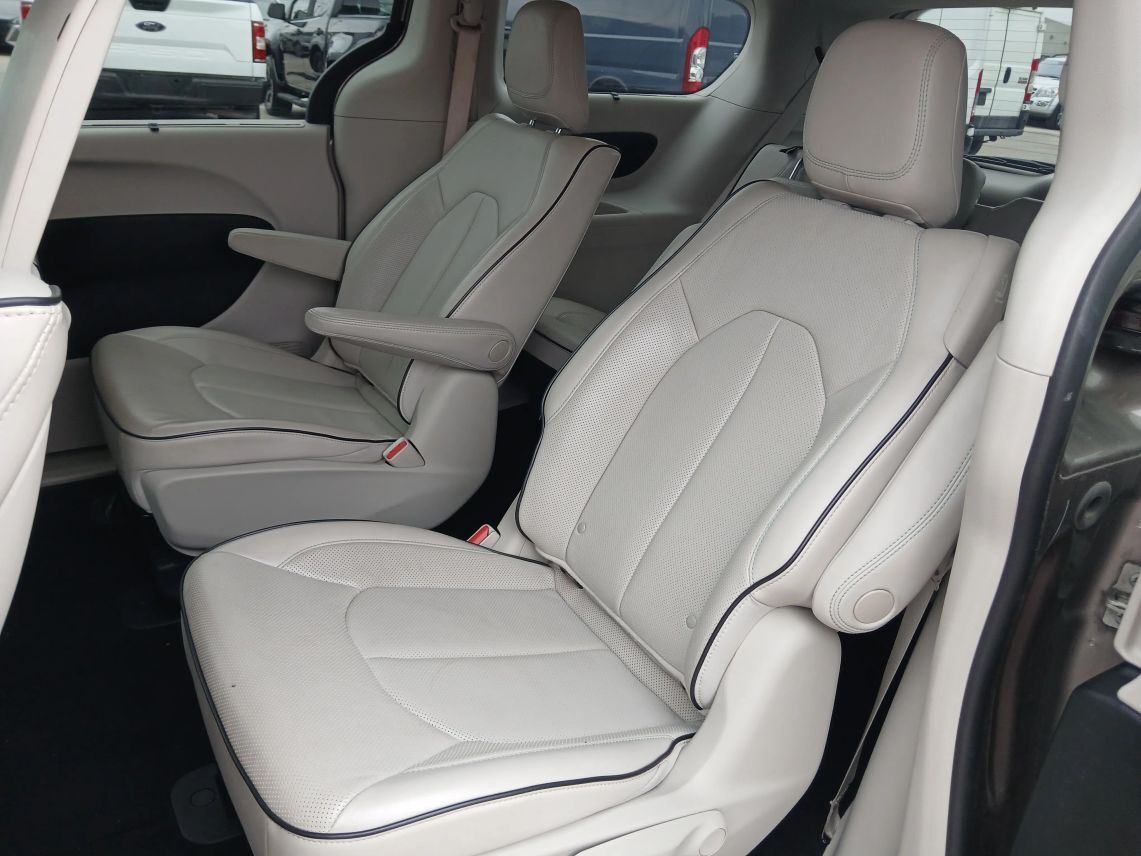 2018 Chrysler Pacifica Hybrid Limited Minivan 4D Maitland FL