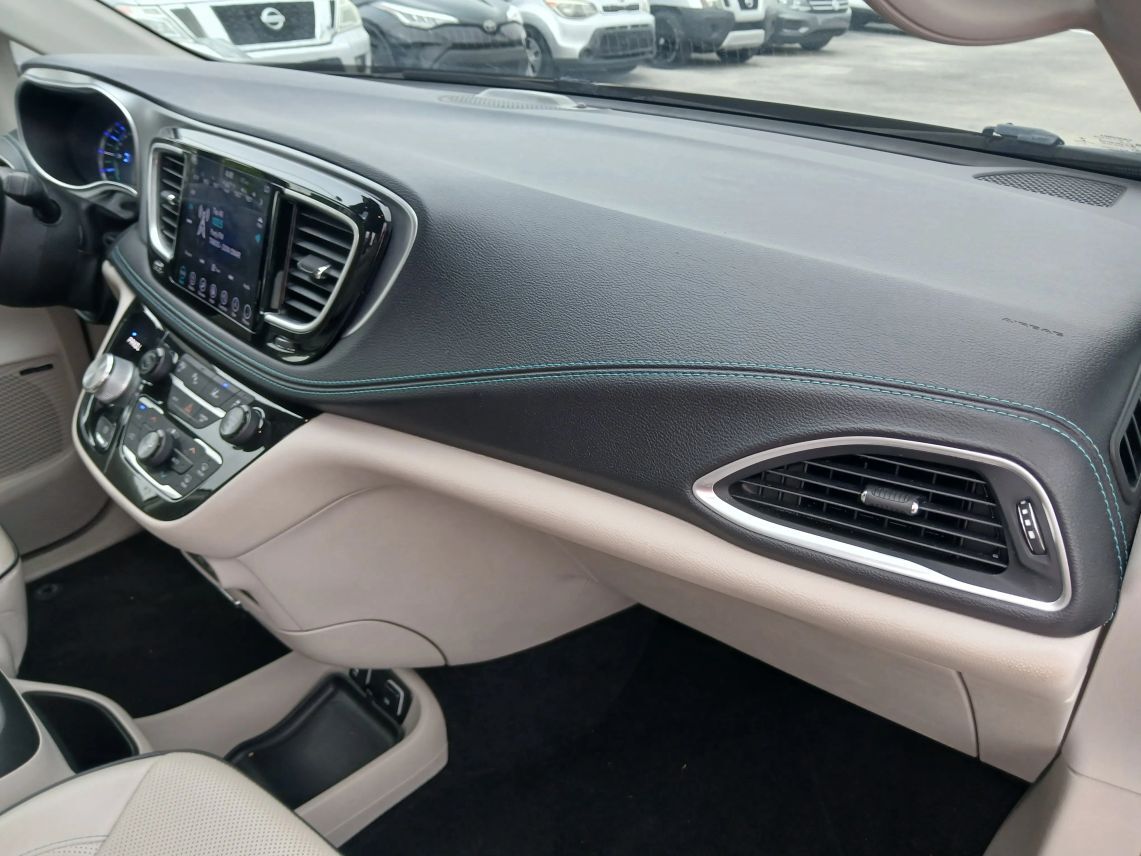 2018 Chrysler Pacifica Hybrid Limited Minivan 4D Maitland FL