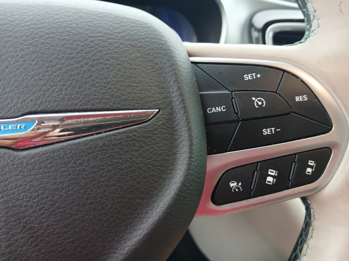 2018 Chrysler Pacifica Hybrid Limited Minivan 4D Maitland FL