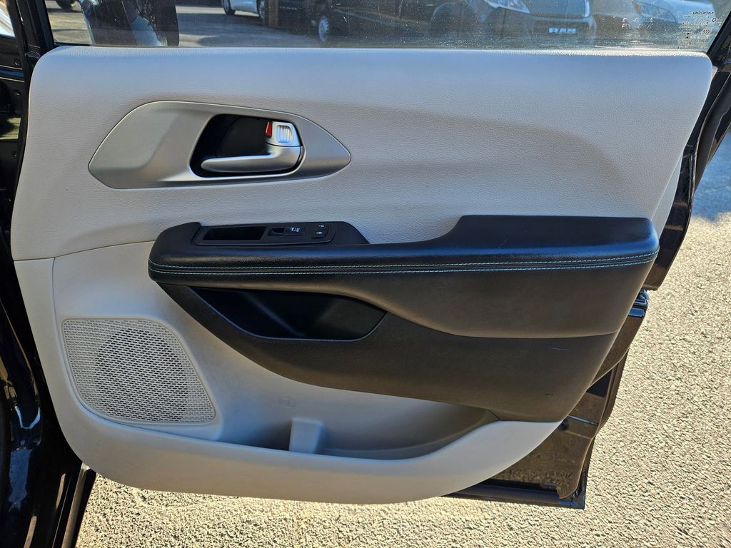 2018 Chrysler Pacifica Hybrid Touring L Gresham OR