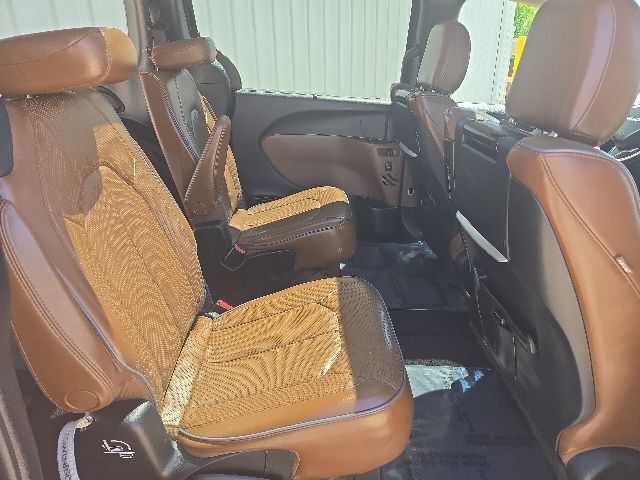 2018 Chrysler Pacifica Limited West Burlington IA