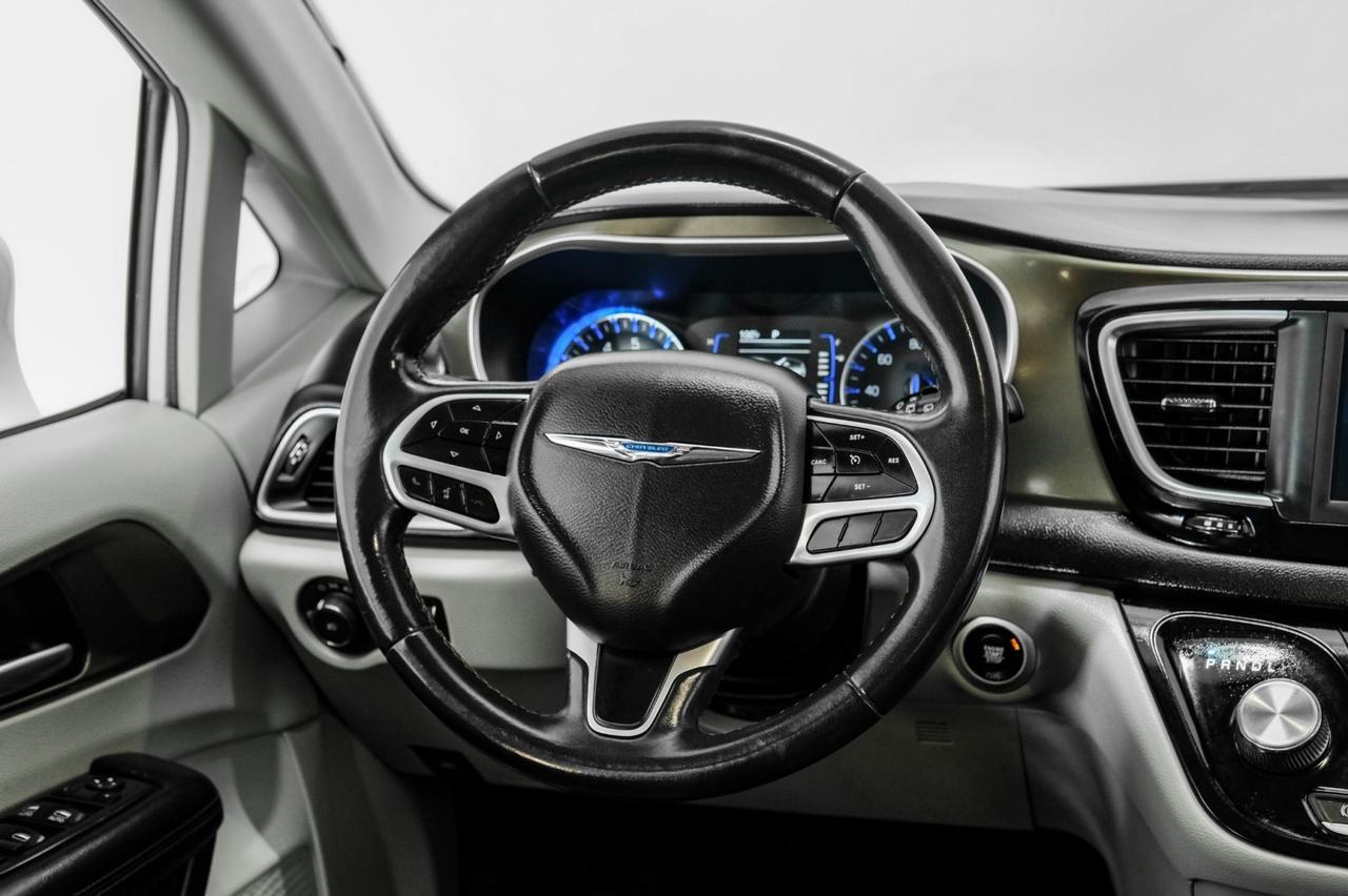 2018 Chrysler Pacifica TOURING L BLIND SPOT ASSIST LEATHER HEATED SEATS REAR CAMERA KEYLESS START BLUETOOTH Carrollton TX