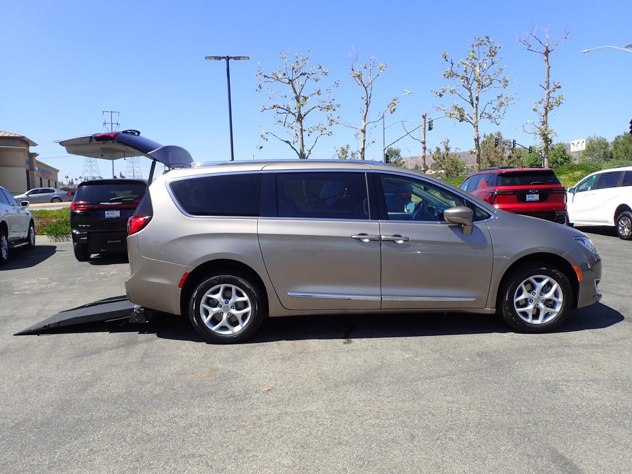 2018 Chrysler Pacifica Touring L Anaheim CA