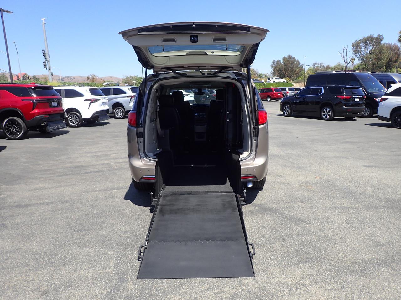 2018 Chrysler Pacifica Touring L Anaheim CA