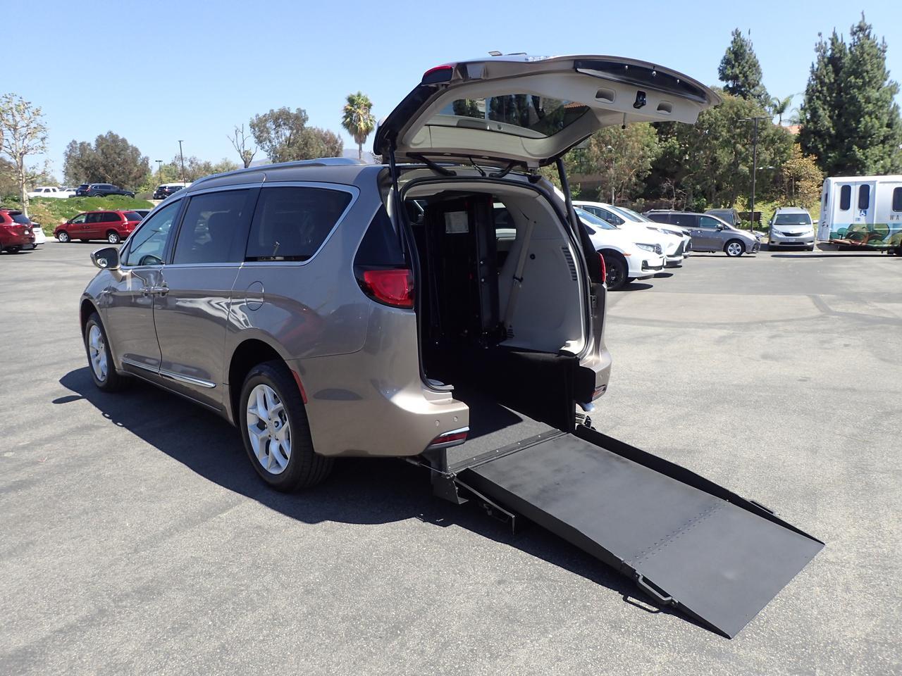 2018 Chrysler Pacifica Touring L Anaheim CA