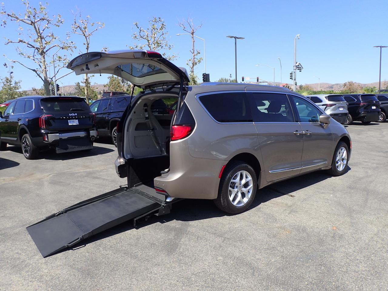 2018 Chrysler Pacifica Touring L