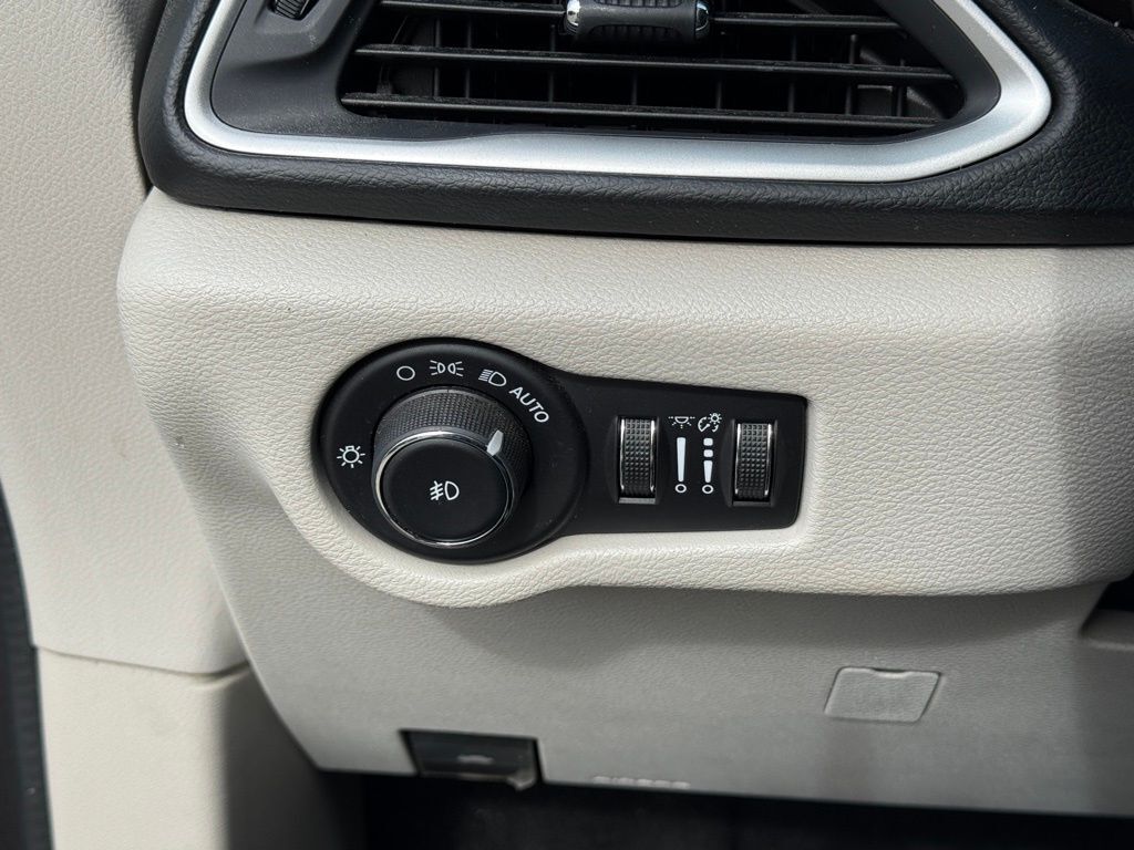 2018 Chrysler Pacifica Touring L Crestwood KY