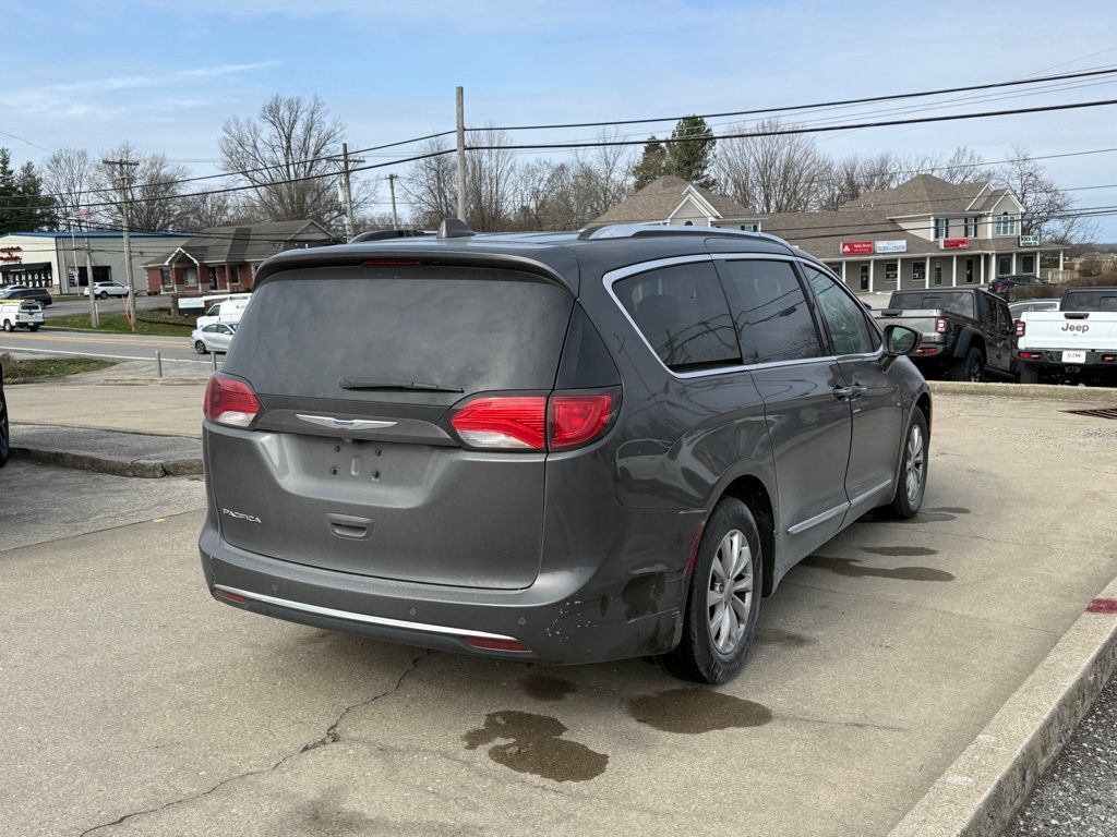 2018 Chrysler Pacifica Touring L Crestwood KY