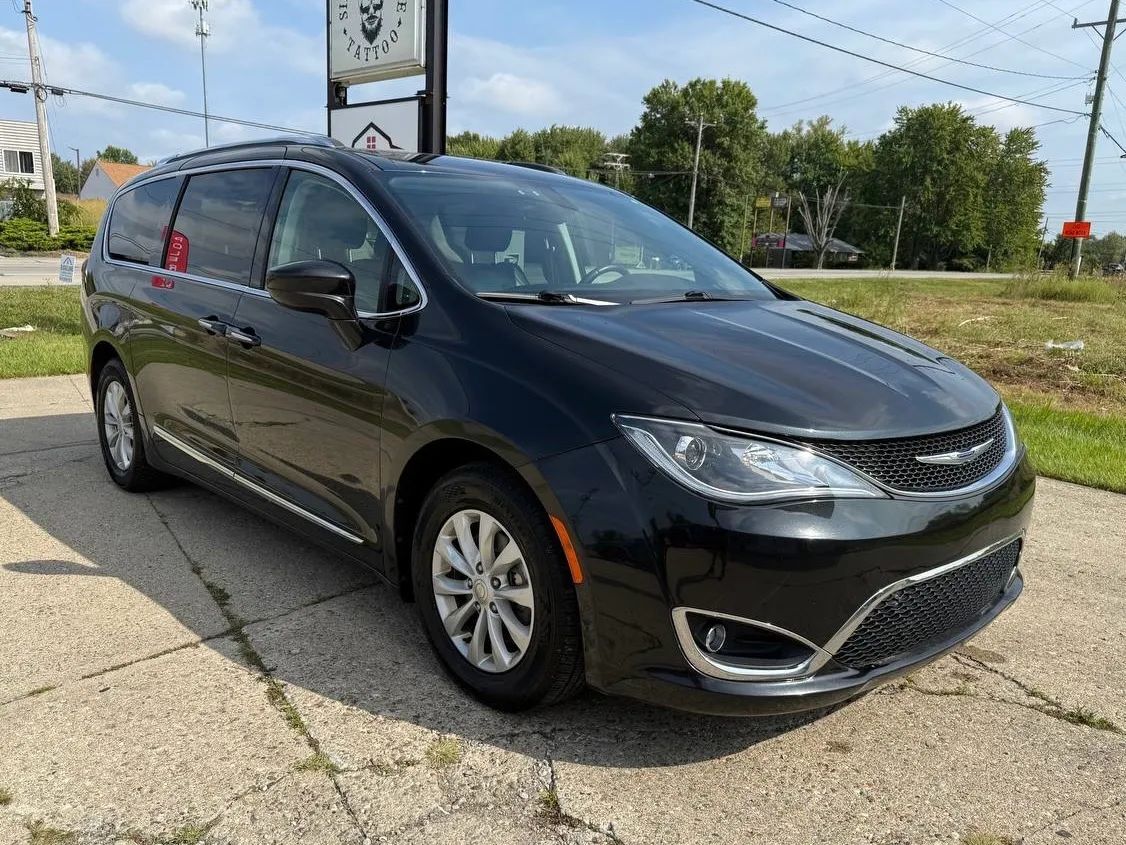 2018 Chrysler Pacifica Touring L Plus Minivan 4D